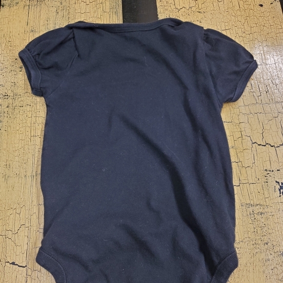 The Children's Place 12-18mo Onesie In Black/Gold: Mama is my Glam Squad 👶🍼🕶 - Picture 6 of 7